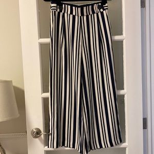 𝅺Zara striped wide leg cropped pants size US S